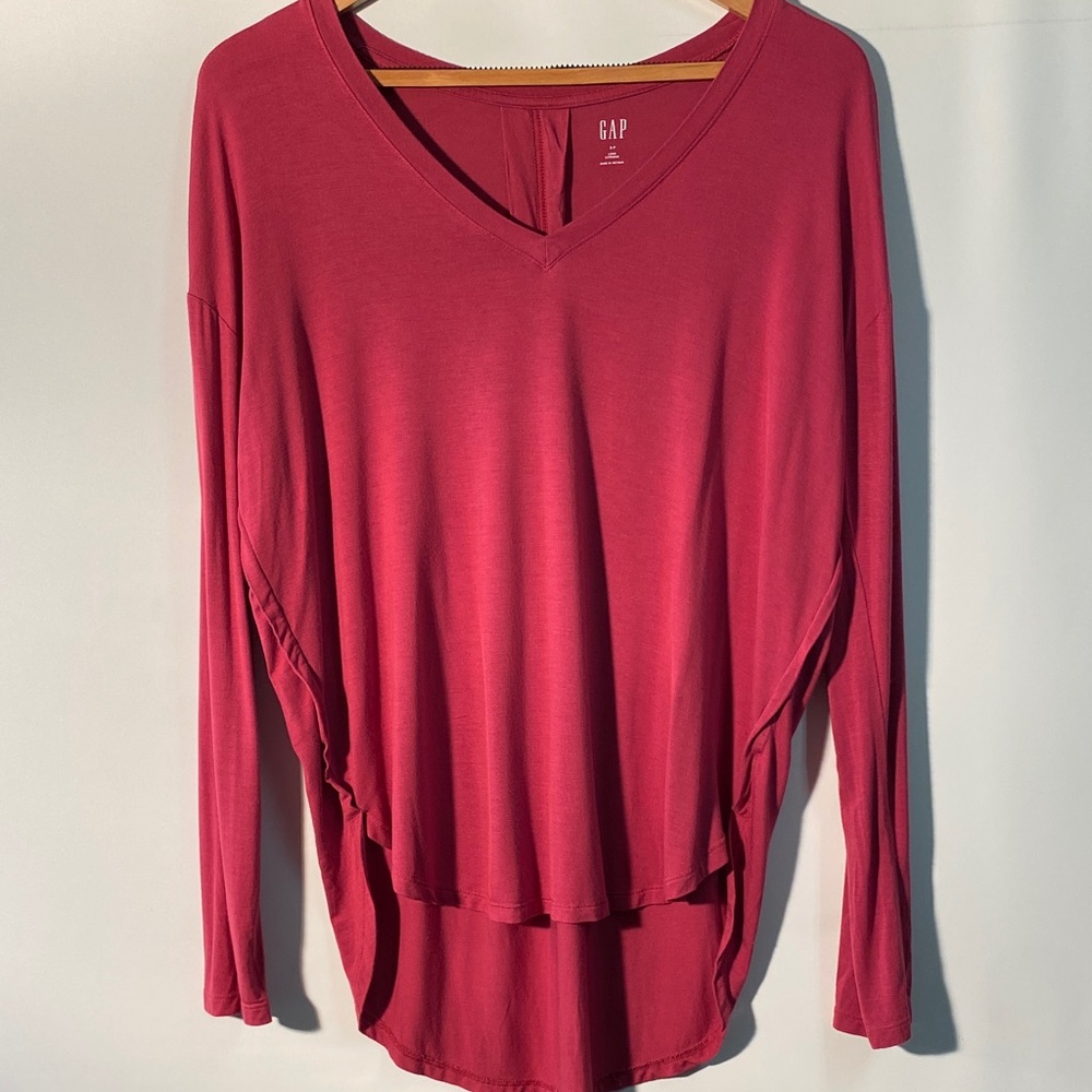 GAP Women's Deep Pink Long Sleeve V-Neck Top